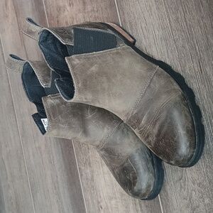 Sorel Women's Emelie Chelsea Boot size 6.5 women
